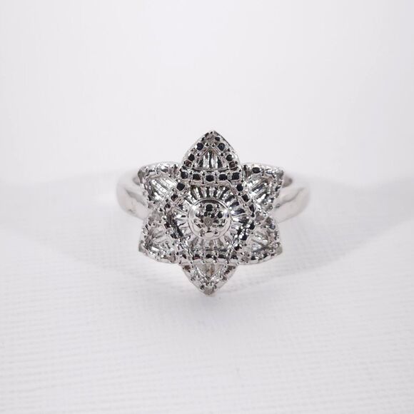 Sterling Silver Ring with Diamond Accents Size 7-3/4 - Picture 2 of 8